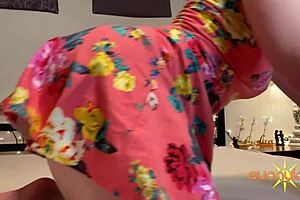 Sunny Lane's natural big tits and big pussy lips get pleasured solo.