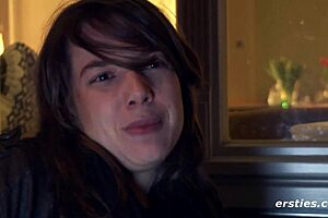 r�si fingers her shaved clit and hairless pussy intimately close up