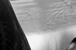 je suce sa bite inconnue jusqu'à ce qu'il gicle dans ma bouche!