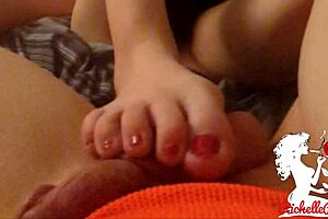 damn amateur milf richelle rose footjob got me cumming buckets!!