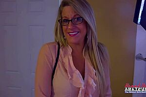 kinky blonde anya vibes her wet gaping muff to orgasm!