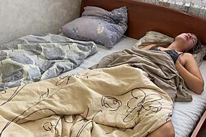 young teen wakes early fingers pussy to sweet creampie orgasm