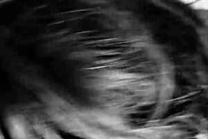 je suce sa bite inconnue jusqu'à ce qu'il gicle dans ma bouche!