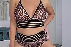 Stroke Hard for Goddess Step Mommy Brianna Beach