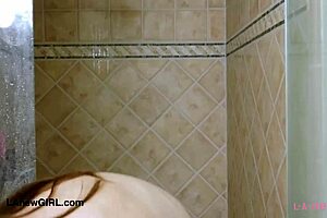 hey tall brunette model wanna see me shower off after photoshoot?