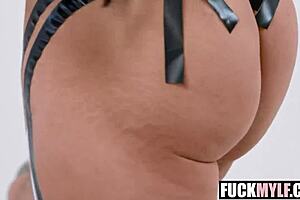 Massive Tits Ariana Starr Worshipped by Derek Kage