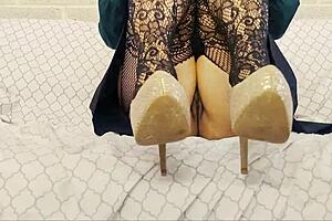 wanna see this milf's new no-panties outfit?