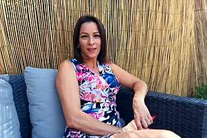 Kyara Jolie skinny MILF française kiffe sexe hardcore seins naturels !