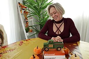 Demi-sœur Breezy Bri supplie pour chatte bourrée à fond