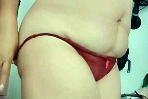 Colombian milf fingers her wet pussy teasingly