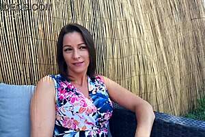 Kyara Jolie skinny MILF française kiffe sexe hardcore seins naturels !