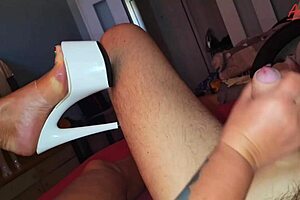 Mommy's sexy heels and feet got you hard? 😈👠