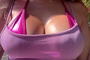 i'm italian milf artemisia love bouncin juicy big tits public