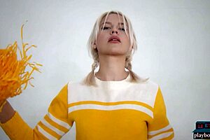 Petite cheerleader Lennon Elizabeth strips courtside