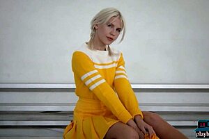 Petite cheerleader Lennon Elizabeth strips courtside