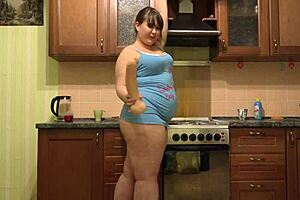 why'd this chubby housewife quit cleaning for dildo pussy play?