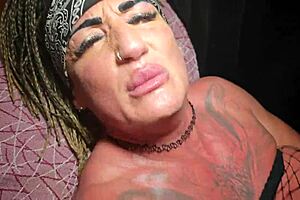 Muscular Milf Threesome Squirts On Deepthroat Bastards