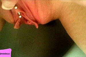 快看饥渴女友冲厕所发骚