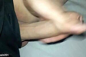 Novinho flaunts his huge cock close-up