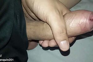 Novinho flaunts his huge cock close-up