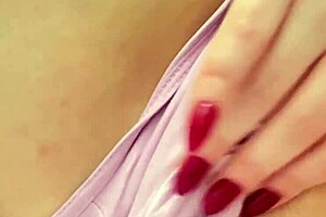 hey horny iranian stepmom with big ass masturbates solo when alone at home 😏🔥💦