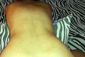 chiqui hotwife humps pillow horny for another thick cock