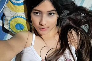 my best friend is such a cheater, sending her fat ass solo panty tease vid to her father-in-law 😏🍑