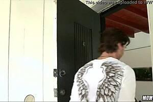 Gorgeous blonde hairdresser milf looks so hot today 💇‍♀️😍✨