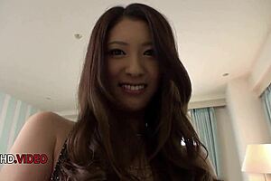 wanna see wild japanese milf yui kasuga in stockings seduce you passionately?? her sultry showoff drives crazy!