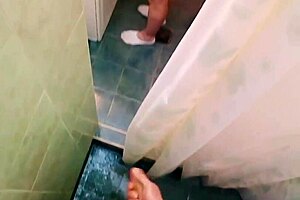 mi madrastra fingers her wet pussy in shower, best slut ever!
