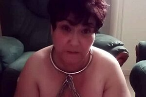 French Chienne Marie's Auto Degrading Uro Session Shocks and Thrills