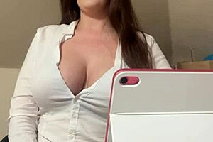 I'm the boss now, secretary—jerk off to my curvy femdom dirty talk!