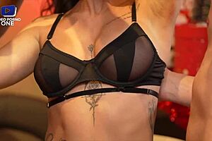 ma femme trompe avec deux hommes gros bites lingerie noel cuckold