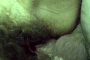 मेरी बालों वाली बीवी गहरी लंड धक्कों को तरस रही