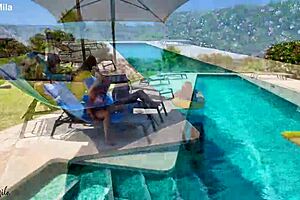 DIRTY TINA'S WELTPREMIERE LESBO TRIBBING FACESITTING POOLSIDE!