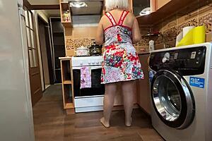 Mom Earns Anal After Cooking Dinner