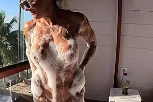 Peek at Brazilian Mommy's Secret Big Pussy Moments This Christmas