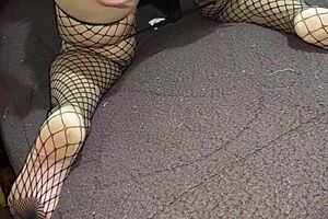 mira que rico, bebe... follando mi culito tan duro!