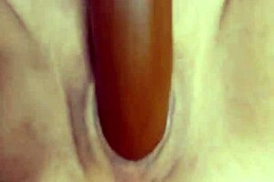 destrozando mi coño con dildo masivo curvy latina