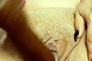 destrozando mi coño con dildo masivo curvy latina