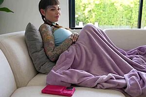 火辣哥德人妻虎百合和老公死党Lev偷情!!