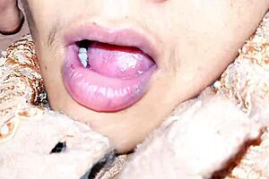 my closeup pussy gets pounded so hard screaming