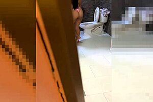 Madrastra curvy huge ass fucked raw in shower no condom