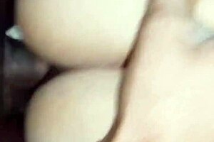 Pelacur Pantat Gede Goyang Bokong Liar Demi Pelanggan