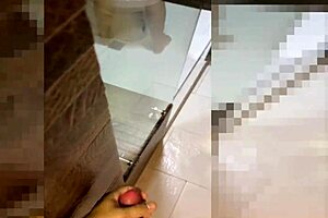 Madrastra curvy huge ass fucked raw in shower no condom