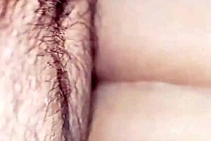 Puta culona shakes big ass wildly for clients