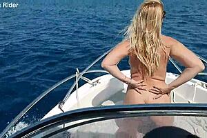 ariela rider strips naked publicly on boat ride 😏🚤🍑