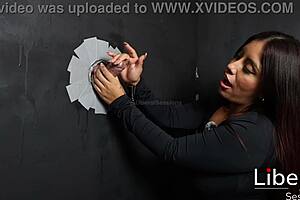 la esposa cornuda chupa verga dura frente al esposo en casting casero