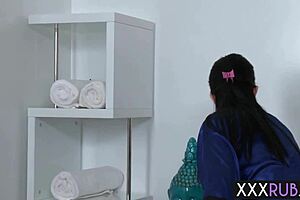 hot milf lola foxx gets massaged then licks loni evans passionately 😍👅💦