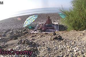 misscreamy's risky beach blowjob handjob explodes cum publicly!